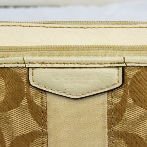 COACH Signature Beige White Strip Accordion Zip Around Wallet Wristlet F51710 - Picture 8 of 10